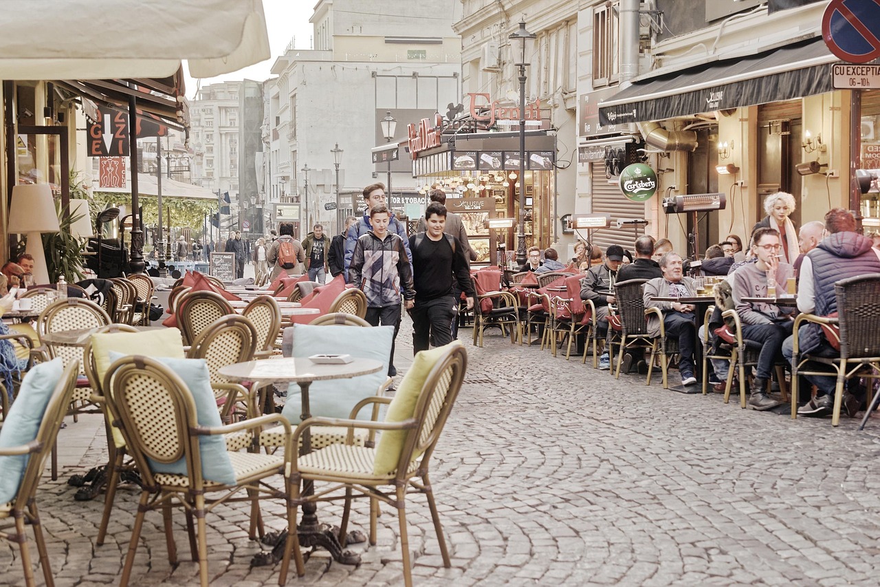 How to Find Halal Food While Traveling